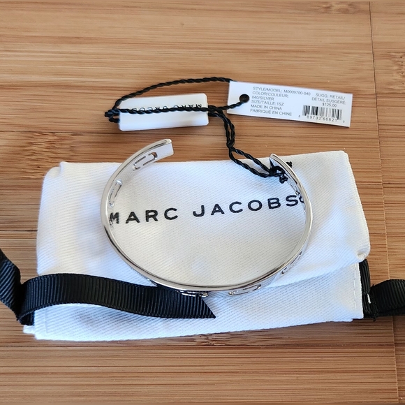 NWT Marc Jacobs Silver Tone Bangle. - Picture 4 of 8